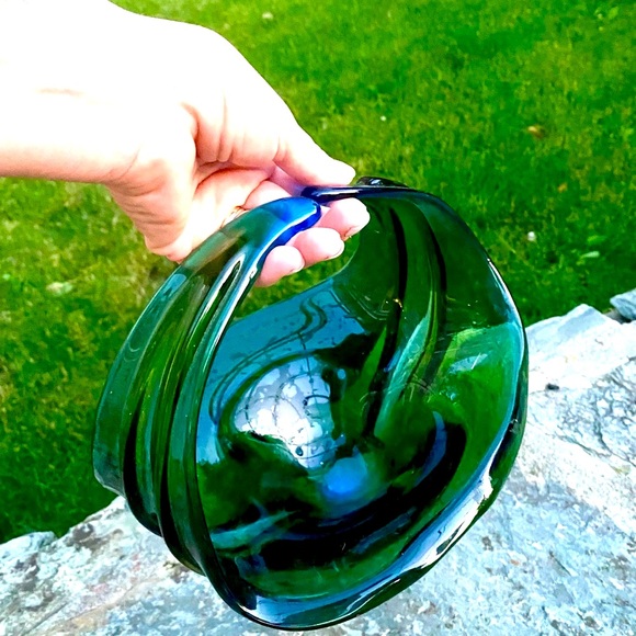 Beautiful glass bowl basket - Picture 3 of 13
